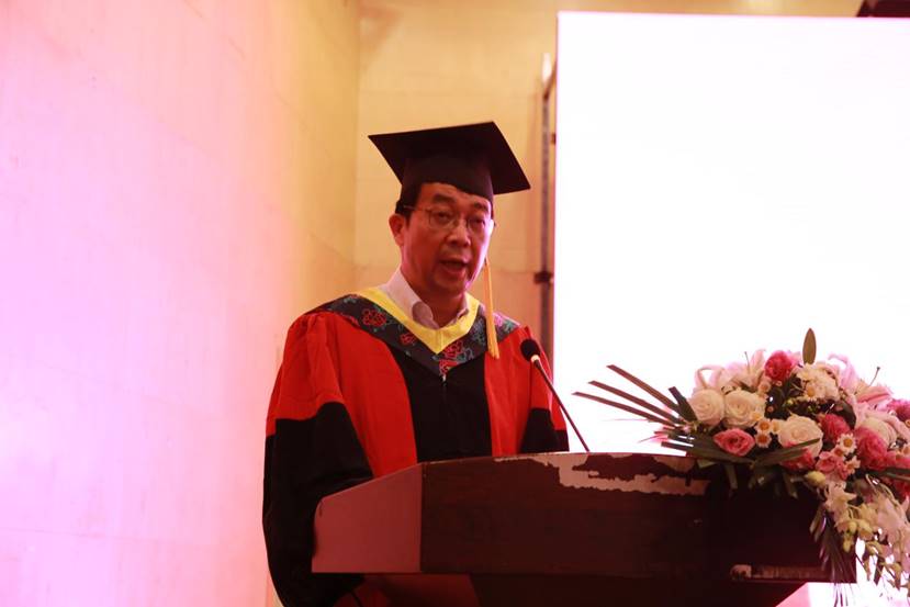 太阳集团tyc9728党委书记邰明松同志宣读《太阳集团tyc97282019届四川省优秀毕业生、ok138cn太阳集团优秀毕业研究生名单》。